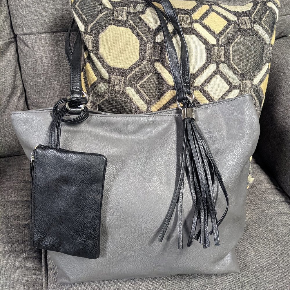 STYLE & CO Brandy PVC faux-leather tasseled women's tote bag + pouch GREY - Picture 5 of 6